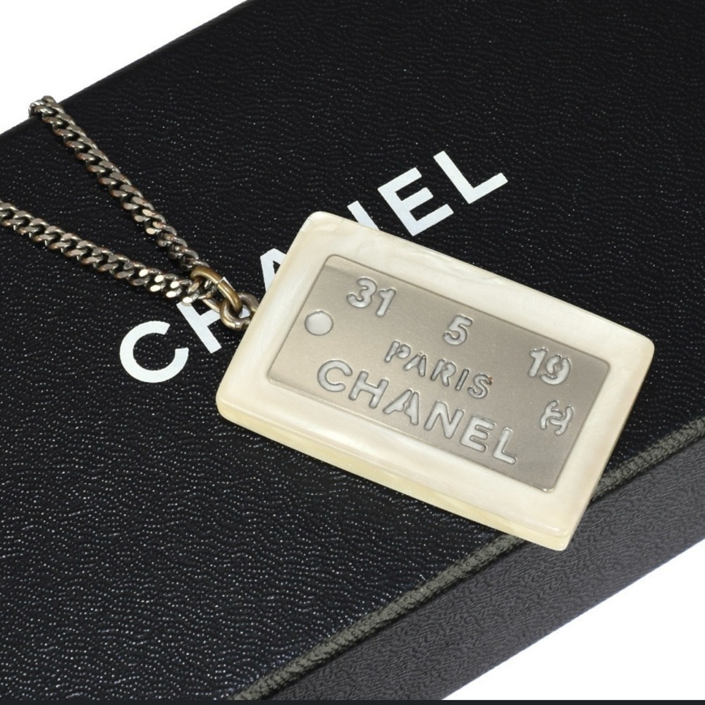 Chanel Silver and White Pearlescent Pendant Necklace - Picture 2 of 8